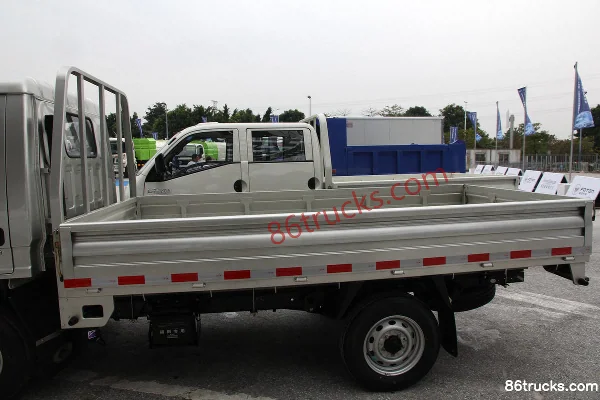 Foton Forland Yuling VQ2 2,0 L 129 ch 4X2(6 roues) essence mini camion à plateau cabine simple Carrosserie (1) | 86Trucks