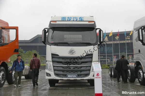 Dongfeng Liuqi Chenglong H7 350 hp 6X2(8 wheels) 7.8m Wing Van Truck Exterior (2) | 86Trucks