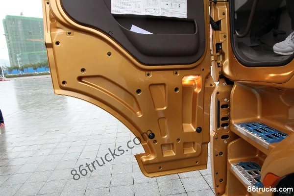 Dongfeng Liuqi Chenglong H7 Heavy Truck Weichai 460 hp 6X4(10 wheels) Tractor Truck Cab (2) | 86Trucks