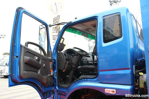 Feidi D5 Series 130 hp 6X2(8 wheels) 6.5m Cab-over Flatbed Light Truck (Yuchai) (1) | 86Trucks