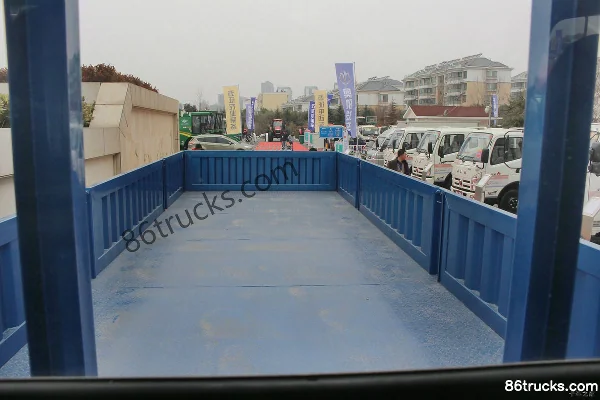 Feidi D5 Series 130 hp 6X2(8 wheels) 6.5m Cab-over Flatbed Light Truck (Yuchai) Body (1) | 86Trucks