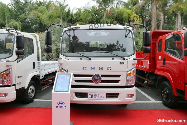 Sichuan Hyundai Ruiyu 130 hp 4X2(6 wheels) 3.8m Semi-row Flatbed Light Truck Exterior (2) | 86Trucks