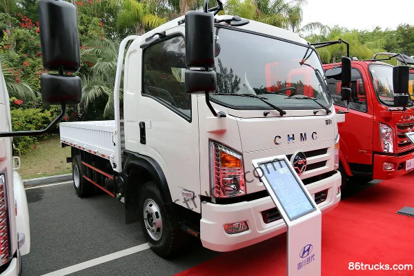 Sichuan Hyundai Ruiyu 130 hp 4X2(6 wheels) 3.8m Semi-row Flatbed Light Truck Exterior