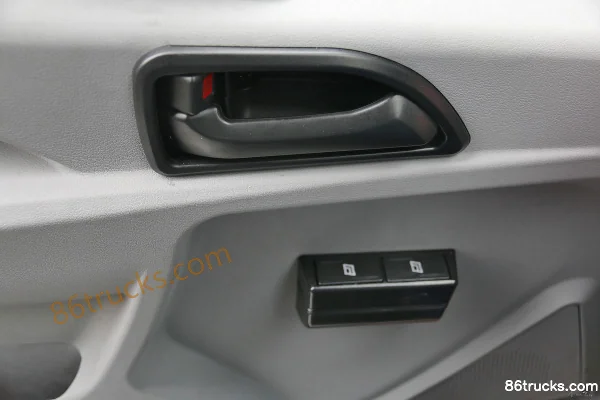 Sichuan Hyundai Ruiyu 130 hp 4X2(6 wheels) 3.8m Semi-row Flatbed Light Truck Cab (3) | 86Trucks