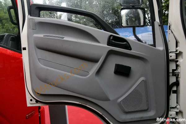 Sichuan Hyundai Ruiyu 130 hp 4X2(6 wheels) 3.8m Semi-row Flatbed Light Truck Cab (2) | 86Trucks