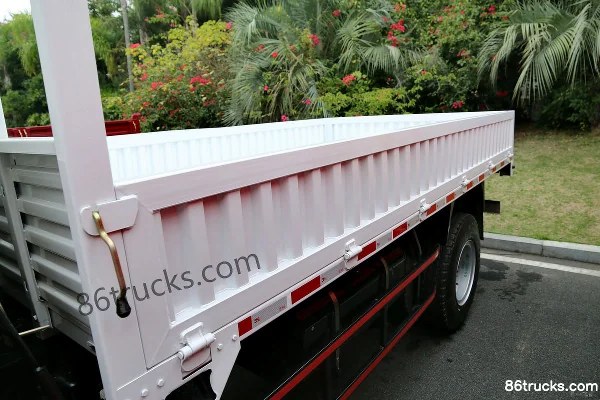 Sichuan Hyundai Ruiyu 130 hp 4X2(6 wheels) 3.8m Semi-row Flatbed Light Truck Body (2) | 86Trucks