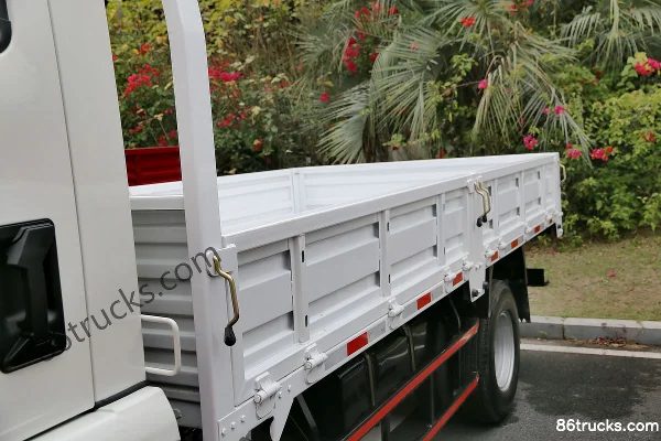 Sichuan Hyundai Ruiyu 129 hp 4X2(6 wheels) 4.1m Single Row Flatbed Light Truck Body (1) | 86Trucks