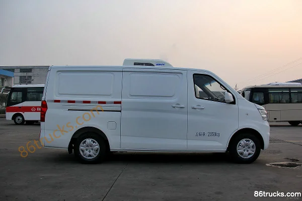 Changan Light Vehicle Ruixiang M80 109 ch 4X2(6 roues) camion frigorifique Extérieur (3) | 86Trucks
