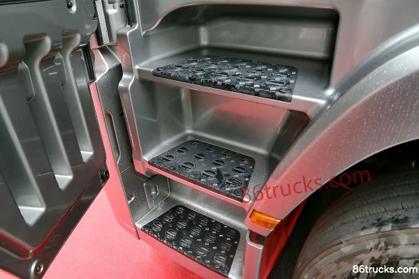 Hyundai Commercial Vehicle Chuanghu XCIENT P440 Heavy Truck 440 hp 6X4(10 wheels) Tractor Truck (Lift Axle) Cab (2) | 86Trucks
