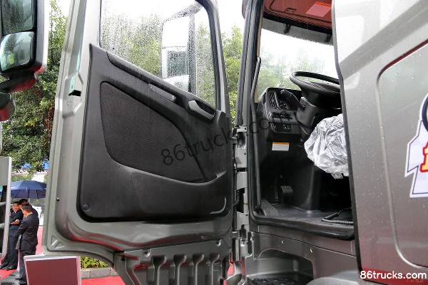 Hyundai Commercial Vehicle Chuanghu XCIENT P440 Heavy Truck 440 hp 6X4(10 wheels) Tractor Truck (Lift Axle) Cab (1) | 86Trucks