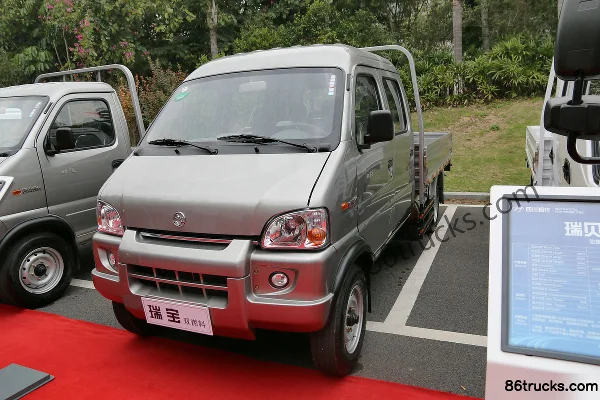 Sichuan Hyundai Ruibao 1.3L 87hp 4X2(6 wheels) Gasoline/CNG 2.6m Double Row Stake Light Truck Exterior (3) | 86Trucks