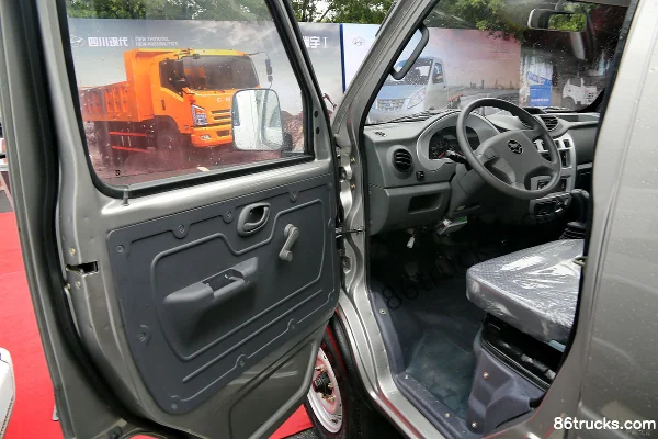 Sichuan Hyundai Ruibao 1.3L 87hp 4X2(6 wheels) Gasoline/CNG 2.6m Double Row Stake Light Truck Cab (1) | 86Trucks