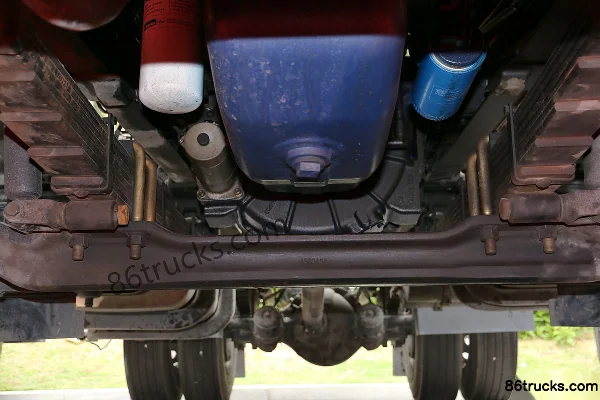 Hyundai Sichuan Zhidao 800W poids lourd 310 ch 4X2(6 roues) tracteur routier Châssis (2) | 86Trucks