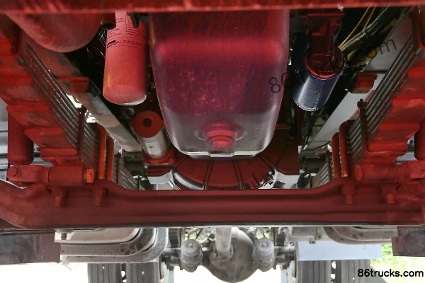 Hyundai Sichuan Zhidao 800W poids lourd 310 ch 4X2(6 roues) tracteur routier Châssis (1) | 86Trucks