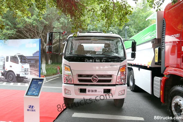 NanJun Ruikang 130hp 4X2(6 wheels) 4 cubic meter concrete mixer truck Exterior (2) | 86Trucks