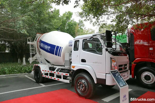 NanJun NanJun Ruikang Light Truck concrete mixer truck