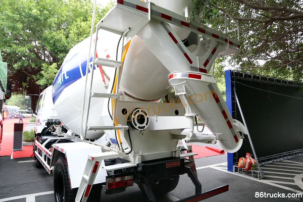 NanJun Ruikang 130hp 4X2(6 wheels) 4 cubic meter concrete mixer truck Body (3) | 86Trucks