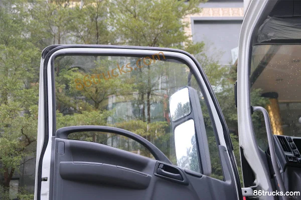 Qingling Isuzu VC46 poids lourd 350 ch 6X4(10 roues) tracteur routier Cabine (3) | 86Trucks