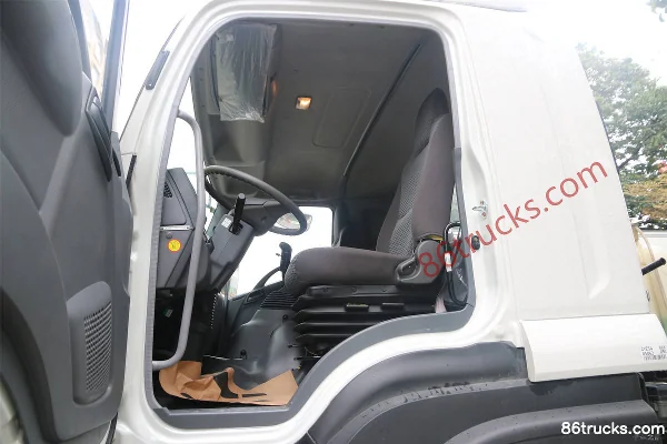 Qingling Isuzu VC46 poids lourd 350 ch 6X4(10 roues) tracteur routier Cabine (1) | 86Trucks