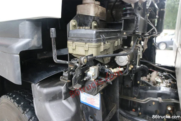 Qingling VC46 Heavy Truck 241 hp 6X2(8 wheels) 9.6m Van Cargo Truck Chassis (3) | 86Trucks
