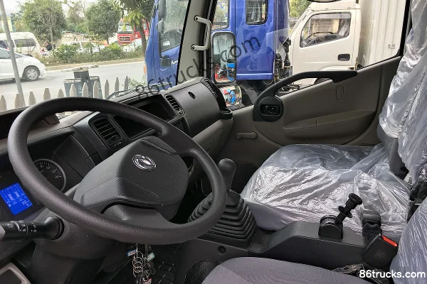 Dongfeng Captain N280 116hp 4X2(6 wheels) 3308mm Wheelbase Single Row Light Truck Chassis (Ratio: 6.143) Cab (1) | 86Trucks