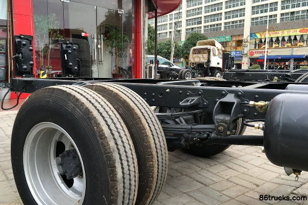 Dongfeng Captain N280 116hp 4X2(6 wheels) 3308mm Wheelbase Single Row Light Truck Chassis (Ratio: 6.143) (2) | 86Trucks