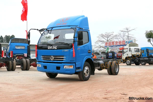 Dongfeng Duolika D6 113 hp 4X2(6 wheels) 4.15m Single Row Light Truck Chassis Exterior (3) | 86Trucks