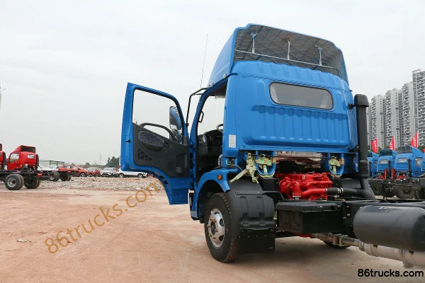 Dongfeng Duolika D6 113 hp 4X2(6 wheels) 4.15m Single Row Light Truck Chassis Cab (3) | 86Trucks