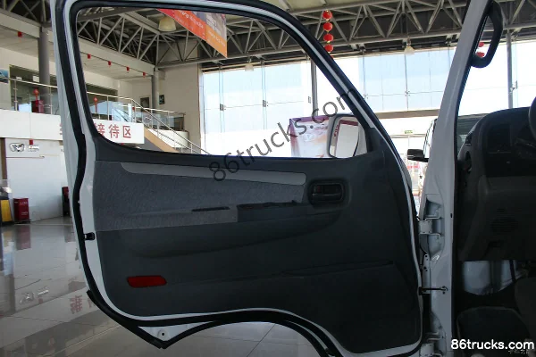 Jinbei Haishi Express King Luxury 2.0L 103 hp Light Bus Cab (2) | 86Trucks