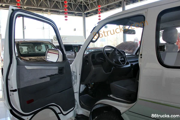 Jinbei Haishi Express King Luxury 2.0L 103 hp Light Bus Cab (1) | 86Trucks