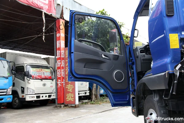 JAC Junling V6 160 hp 4X2(6 wheels) 3308mm Wheelbase Sleeper Cab Light Truck Chassis (1) | 86Trucks
