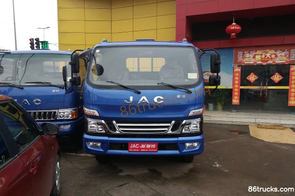 JAC Junling V6 143 hp 4X2(6 wheels) 4.18m Single Row Flatbed Light Truck Exterior (2) | 86Trucks