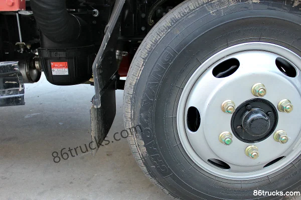 Foton Ollin CTX 131 hp 4X2(6 wheels) 4.23m single-row flatbed light truck chassis (Beijing V) (3) | 86Trucks