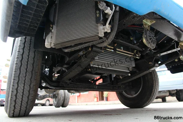 FAW Jiefang Hu VH 156 hp 4X2(6 wheels) single-row cargo truck chassis (2) | 86Trucks