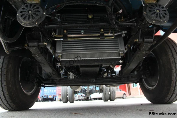 FAW Jiefang Hu VH 156 hp 4X2(6 wheels) single-row cargo truck chassis (1) | 86Trucks