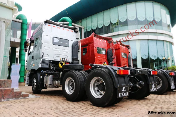 Dongfeng Liuqi Chenglong M7 Heavy Truck 460hp 6X4(10 wheels) Tractor Truck Exterior (2) | 86Trucks