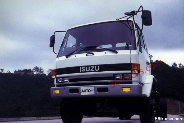 Isuzu E-Series Heavy Truck 315hp 4X2(6 wheels) Tractor Truck (Model EXR81) Exterior