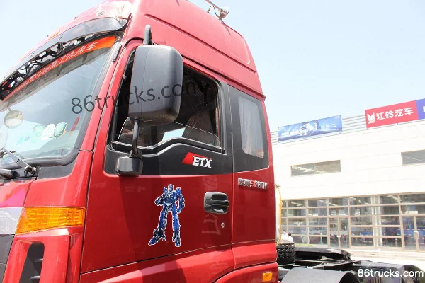 Foton AumanETX 5 Series Heavy Truck 310hp 6X2(8 wheels) Tractor Truck Exterior (2) | 86Trucks