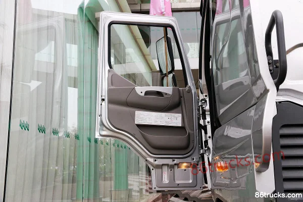 Dongfeng Liuqi Chenglong M7 Heavy Truck 460hp 6X4(10 wheels) Tractor Truck Cab (2) | 86Trucks