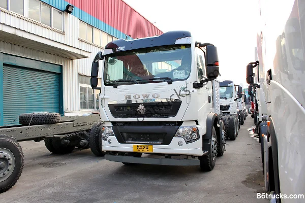 Sinotruk HOWO T5G 290hp 8X4(12 wheels) LNG Dump Truck Chassis Exterior (3) | 86Trucks