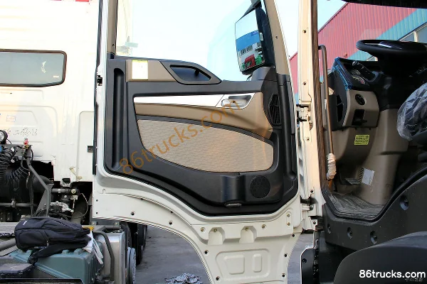 Sinotruk HOWO T5G 290hp 8X4(12 wheels) LNG Dump Truck Chassis Cab (2) | 86Trucks