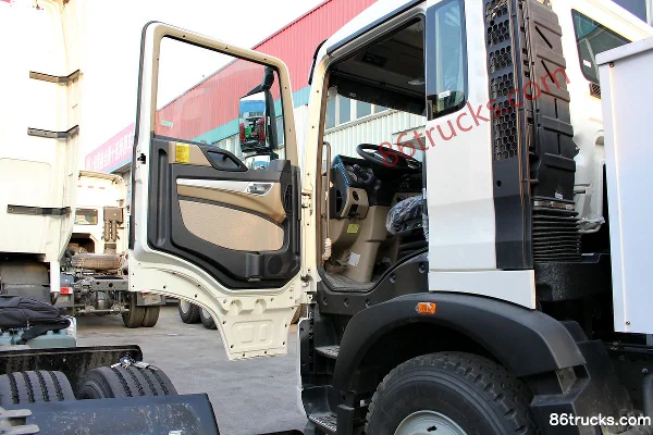 Sinotruk HOWO T5G 290hp 8X4(12 wheels) LNG Dump Truck Chassis Cab (1) | 86Trucks