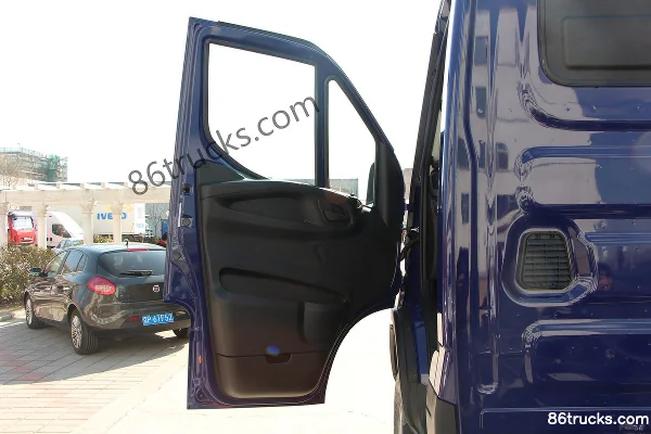 IVECO Daily medium truck 170hp 4X4(6 wheels) single-row cargo truck chassis Cab (3) | 86Trucks