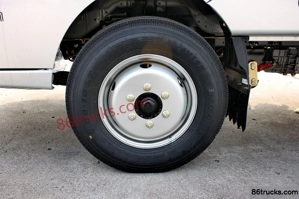Foton Forland Kangrui K1 68 ch 4X2(6 roues) camion léger plateau 2,7 m cabine double Châssis (3) | 86Trucks