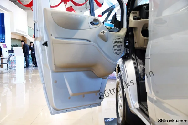 JMC New Transit 2016 Luxury 136hp Commercial Vehicle Cab (2) | 86Trucks