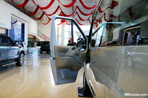 JMC New Transit 2016 Luxury 136hp Commercial Vehicle Cab (1) | 86Trucks