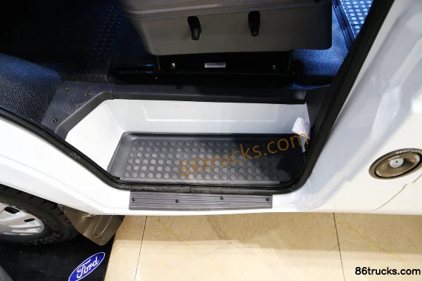 JMC Classic Transit 2016 109hp Enclosed Van (Short Wheelbase) Cargo Box (1) | 86Trucks