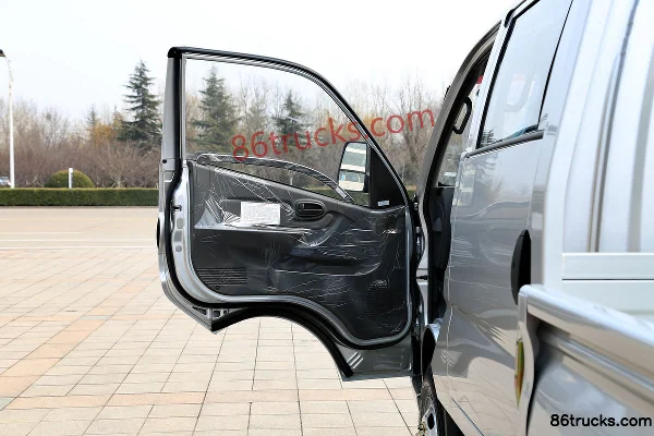 Foton Shidai Kangrui K2 82 ch, 4X2(6 roues), 3 m double cabine plateau léger (1) | 86Trucks