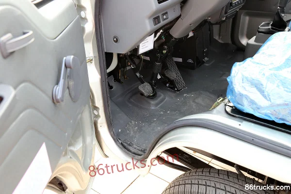 Foton Yuling V1 1,8 L 68 ch 4X2(6 roues) diesel plateau à ridelles double cabine micro camion (Quanchai) (3) | 86Trucks