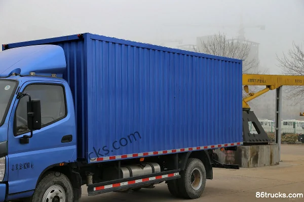 Foton Ruivo 154hp 4X2(6 wheels) 4.8m semi-row van cargo truck Body (1) | 86Trucks